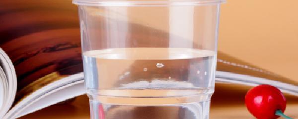 用塑料杯接100度開水喝了會怎樣