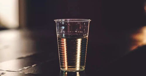 你喝水都用什么杯子 玻璃杯 不銹鋼杯 塑料杯,告訴你用哪種杯子最安全